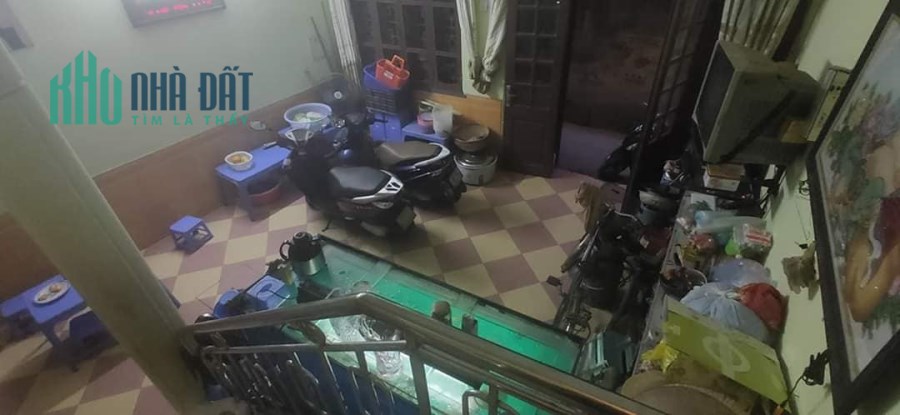 Bán nhà chia lô đẹp ngõ 89 Lạc Long Quân, kinh doanh, 39m, giá 3,3 tỷ.