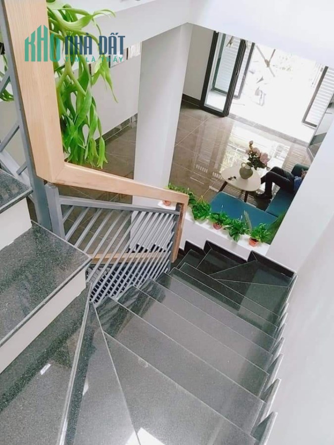 Bán nhà Mặt Tiền trung tâm Quận 1, DT 140m2 giá 85 tỷ