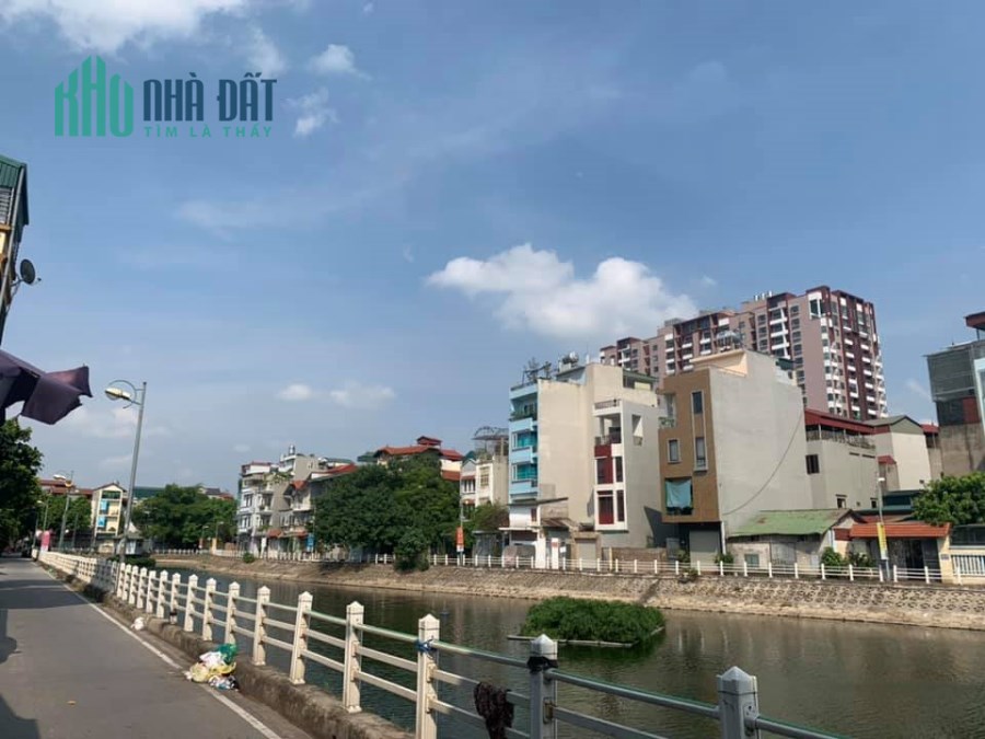 Bán nhà phố Sài Đồng- Gần hồ - Ô tô đỗ ngày đêm - Giá chỉ 2,9 tỷ