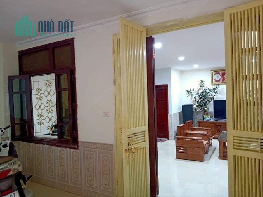 Hiếm nhà bán Ngọc Lâm, ngõ chợ, ô tô, kinh doanh, 50m2, 4T, MT 5.5, 4.75 tỷ