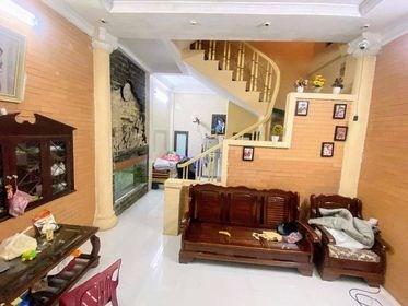 Chủ nhà cần bán nhà phố Hoàng Văn Thái, 37m2 2 tầng, 3.1tỷ