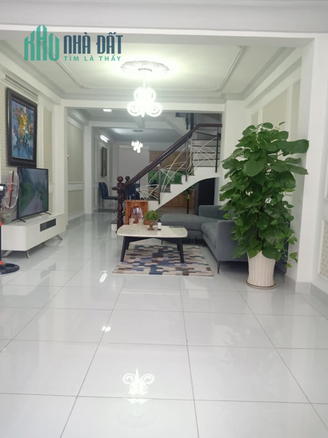 50m ra mặt tiền đường Út Tịch Tân Bình, xe hơi đỗ cửa chỉ 4 tỷ 44m2.