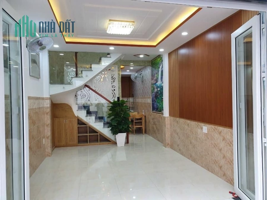 Bán gấp 52m2 Hẻm xe đua, Hoàng Sa, Quận Tân Bình  giá  chỉ 5 tỷ 499