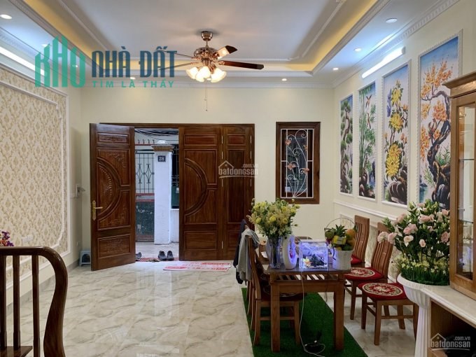 Chính chủ cần bán nhà ngõ 36 Dịch Vọng Hậu, ngõ 44 Trần Thái Tông dt 35 m2 x 5 t mới giá 2,9 tỷ