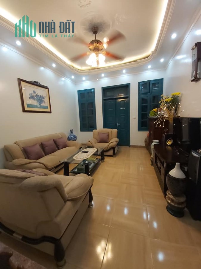 Bán nhà phố Nguyễn Sơn,kinh doanh,ô tô tránh,đỗ cửa,50m,4 tầng,giá 6,45 tỷ.Lh:0989126619.