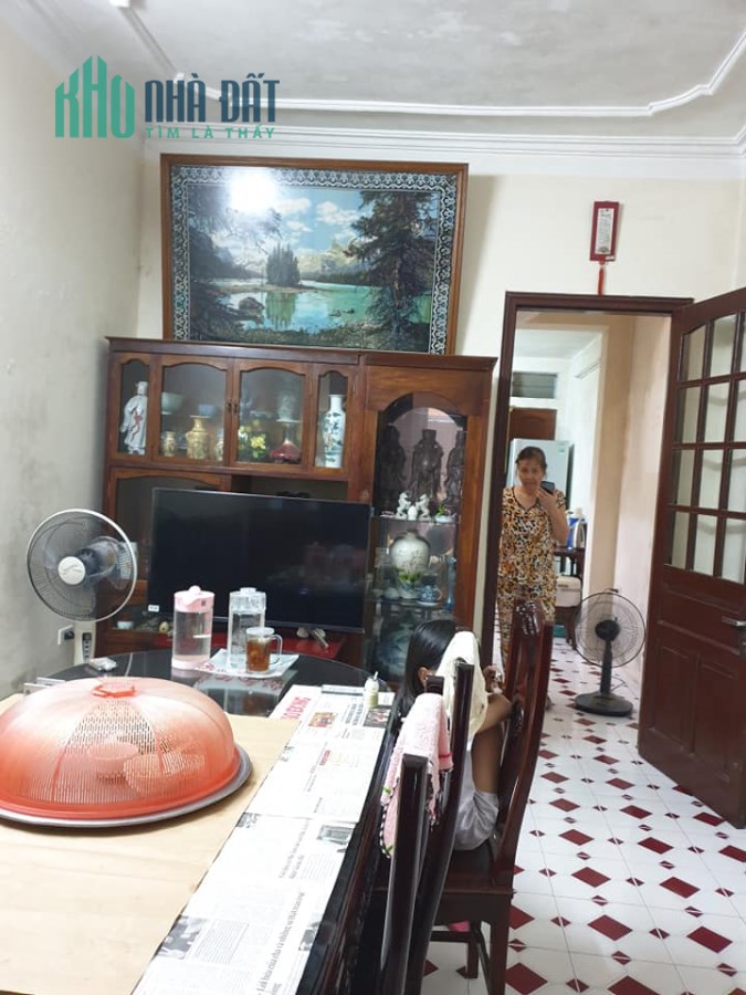 Bán nhà ngõ Núi Trúc,ô tô đỗ cửa,gần trường học,30m,5 tầng,giá 4,1 tỷ.Lh:0989126619.