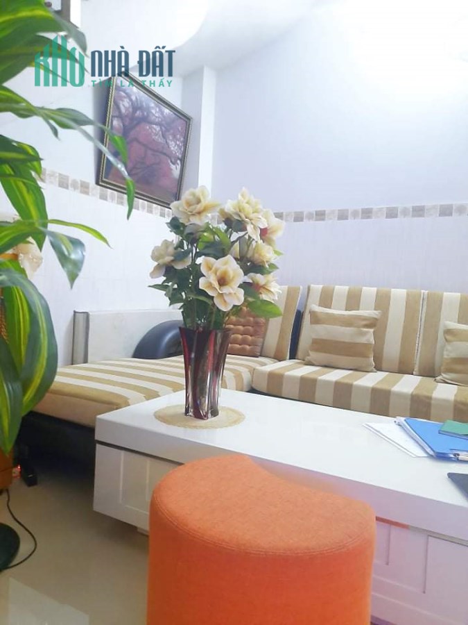 Bán nhà Quận 10 gần Quận 3, cách mặt tiền 10m, 5 tầng giá chỉ 4.5 tỉ, không còn căn thứ 2.