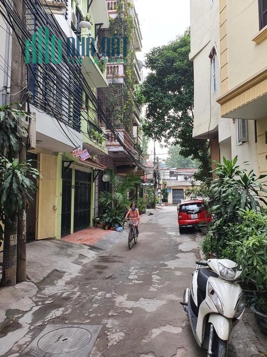 Bán gấp nhà Hà Đông gần chợ- siêu thị - trường -sân bóng –viện DT43m2 ôtô đỗ