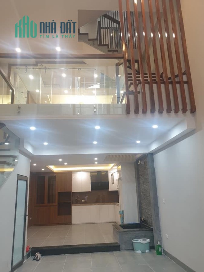 NGUYỄN VĂN CỪ - LONG BIÊN, 53M2, 5T, MT 4.7M, GIÁ 6.9 TỶ, Ở LUÔN.