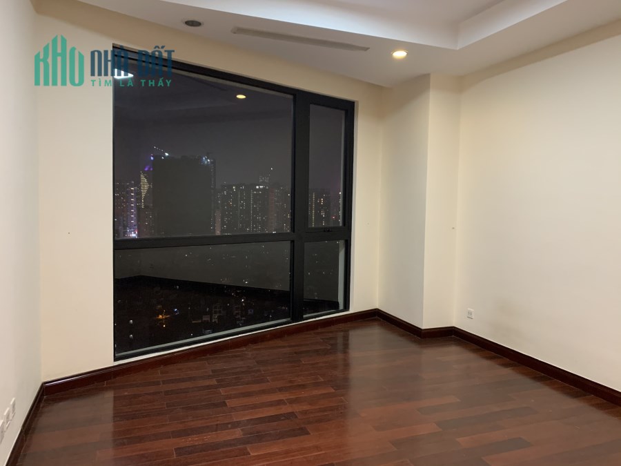 Chính chủ cần bán căn hộ Royal City, 3 ngủ, 115m2, full NT giá 5.3 tỷ. Lh: 0969.359.685