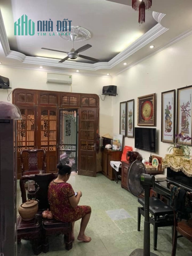 Chính chủ bán nhà phố Nguyễn Trãi,40m2,giá rẻ, ngõ thông, kinh doanh đỉnh.