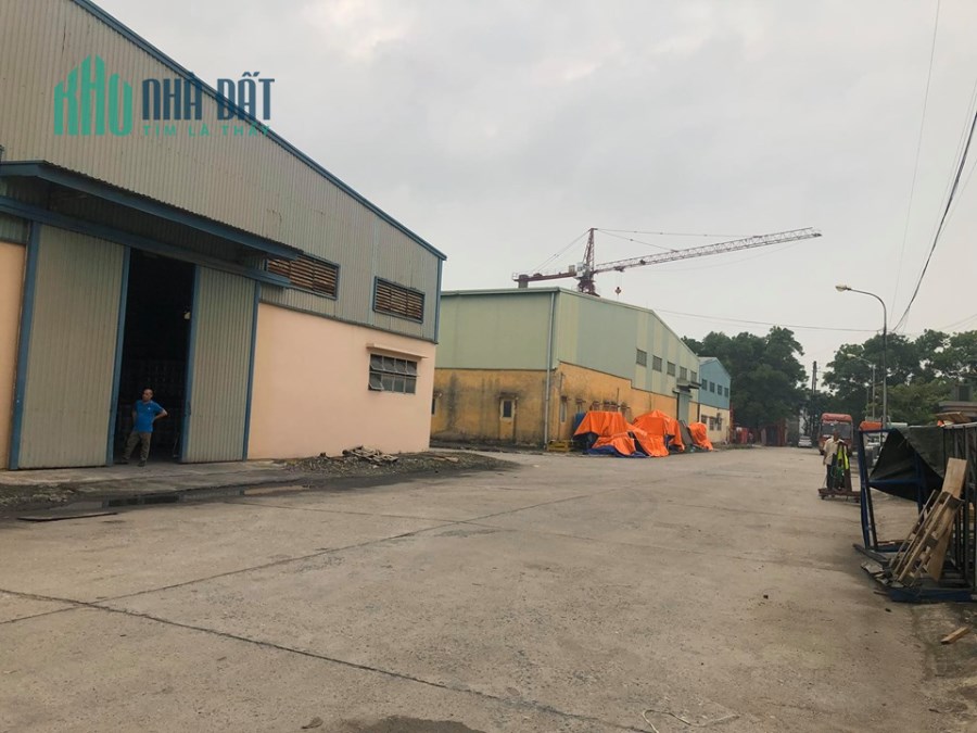 Bán 1ha nhà xưởng tại Gia Lâm, HN cách QL5 tầm 300m, đường vào rộng 40m