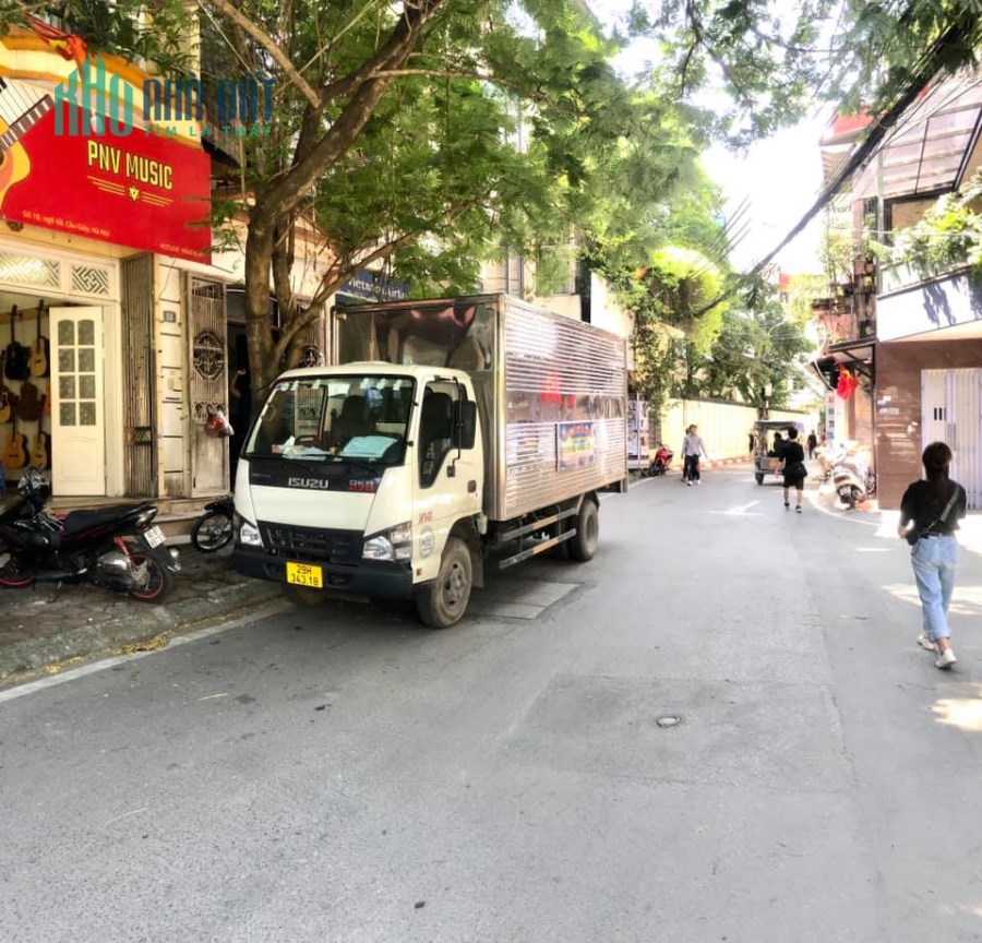 Bán nhà mặt phố Gia Quất,kinh doanh sầm uất,40m,mt 5,4m,giá 3,9 tỷ.Lh:0989126619.