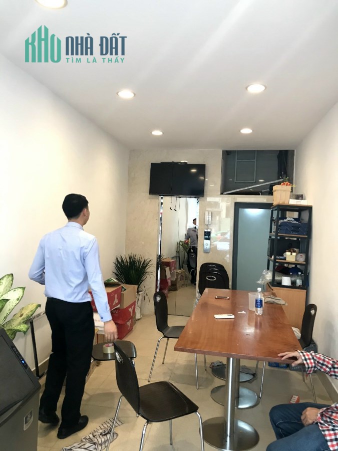 Chính chủ cần bán gấp MT 3/2 P6 Q11. Hướng TB