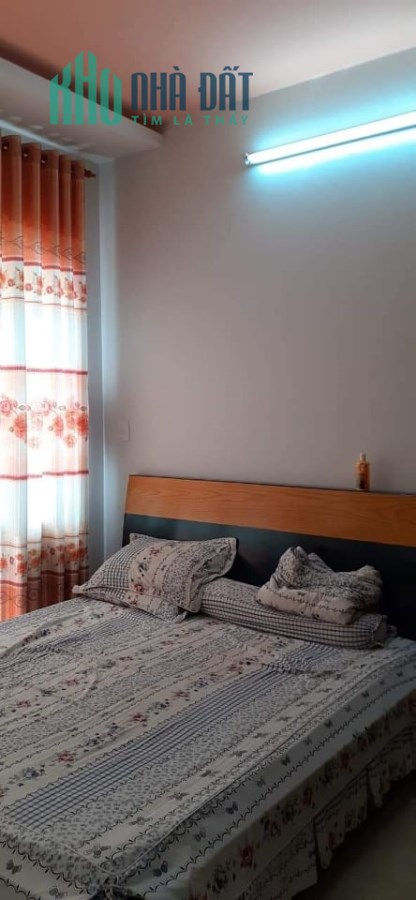 Nhà siêu rẻ, Lạc Long Quân, Phường 3 Quận  11 - 25m2, 2lầu- Gần xe tải 10M - CHỈ 1.9 TỶ.