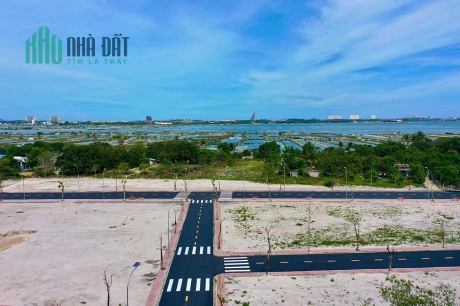 ĐẤT TT CAM LÂM. VIEW ĐẸP. GIÁ CHỈ 750 TRIỆU/ NỀN