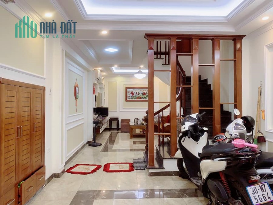Nội thất xịn sò – Sang trọng. Ngõ thông thoáng mấy bước chân ra mặt phố