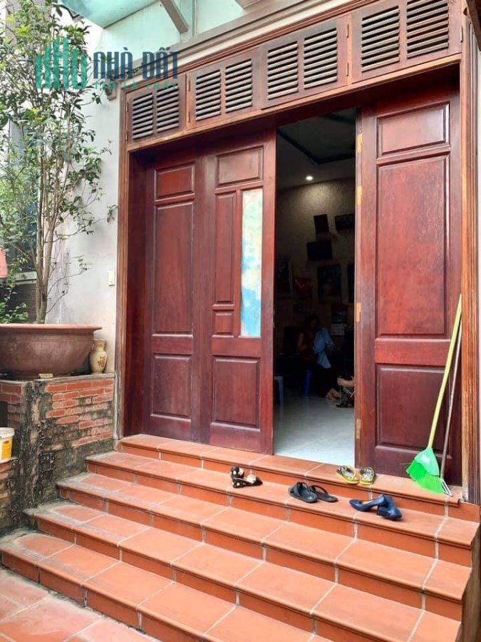Bán biệt thự sân vườn Thạch Bàn,ô tô vào sân,121m,mt 12m, giá 7,2 tỷ.Lh:0989126619.