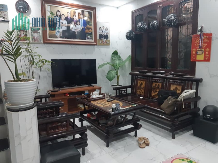 Bán nhà phố Hoàng Như Tiếp,ô tô đỗ cổng 42m,5 tầng,3,5 tỷ.Lh:0989126619.