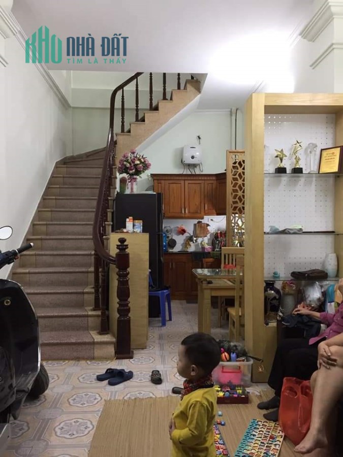 Bán Nhà Mặt Phố Huỳnh Thúc Kháng -Ô tô Đỗ Cửa –Kinh Doanh -39m2 x 3Tầng Chỉ 3.4 Tỷ