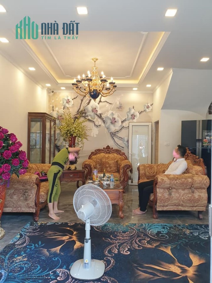 BÁN NHÀ TẶNG NỘI THẤT NHIỀU TỶ - NGUYỄN KHANG, 43M2, 5T, MT 6M, Ở LUÔN.