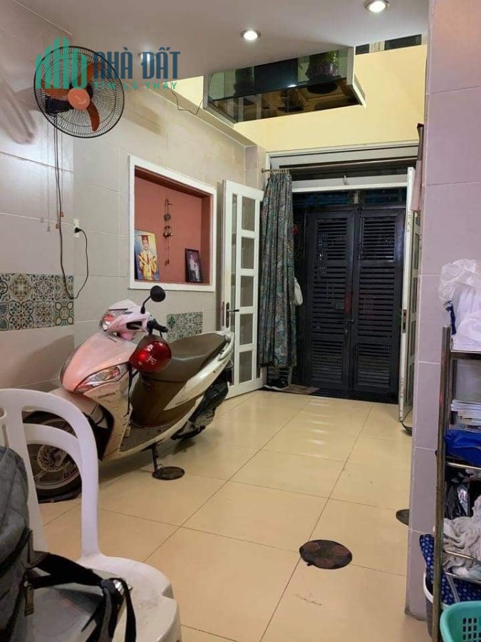 Bán gấp nhà chính chủ 21m2 2tầng tại Lạc Long Quân Phường 3 Quận 11 giá chỉ 2tỷ7