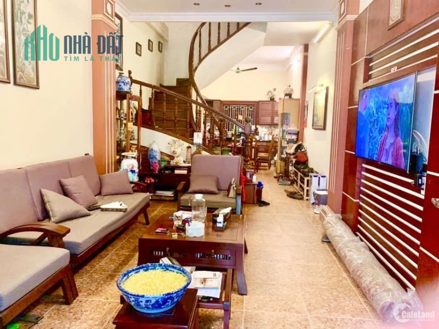 SIÊU RẺ - LONG BIÊN, 40M2, Ô TÔ TRÁNH, NGAY CHỢ ẨM THỰC, TTTM MIPEC, GIÁ CHỈ 2.6 TỶ.