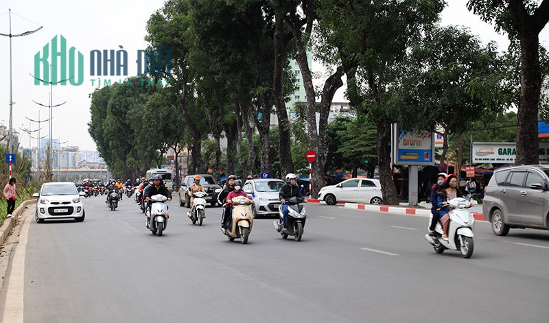 Mặt bằng siêu vị trí kinh doanh Đường Láng. Diện tích 240m2, mặt tiền 20m. LH ngay 0355150964