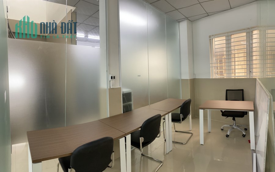 Cho thuê văn phòng làm việc, setup sẵn bàn ghế máy lạnh Quận Phú Nhuận