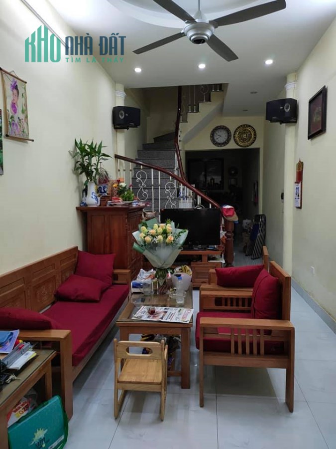 Ô tô đỗ cửa ! 5 tầng 52 m2 Quan Nhân Cầu Giấy đầy đủ tiện ích giá 6.6 tỷ.