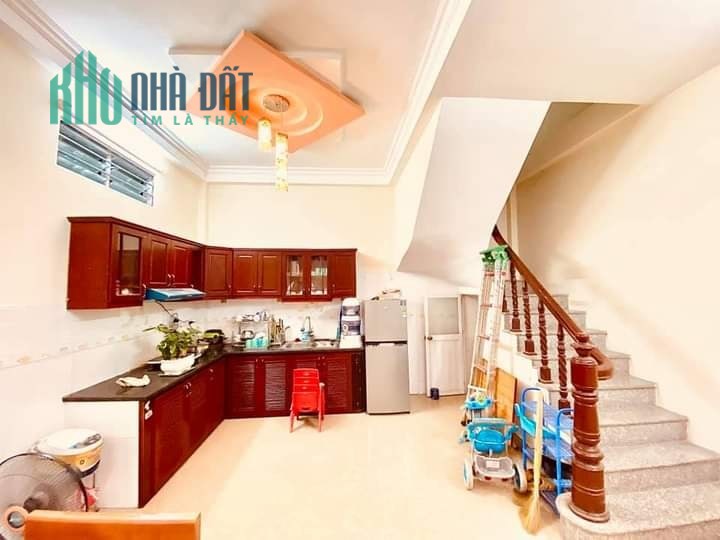 Chỉ 2.55 tỷ có ngay nhà Trương Định, 5 tầng, mặt tiền 3.5m.