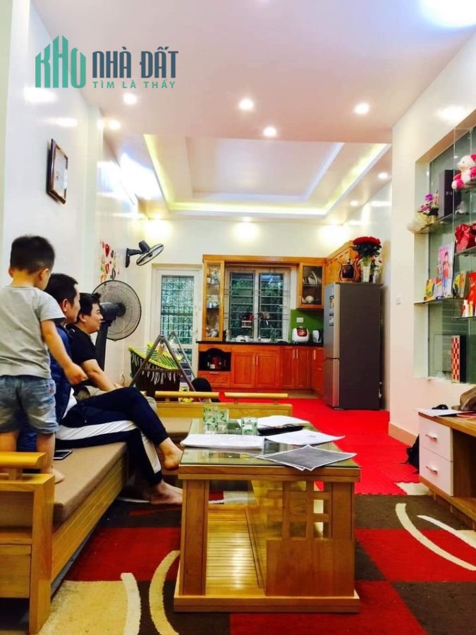 Bán nhà đẹp Lạc Long Quân DT43m2 x 5 tầng, MT3.5m gần Hồ Tây giá 3.2 tỷ