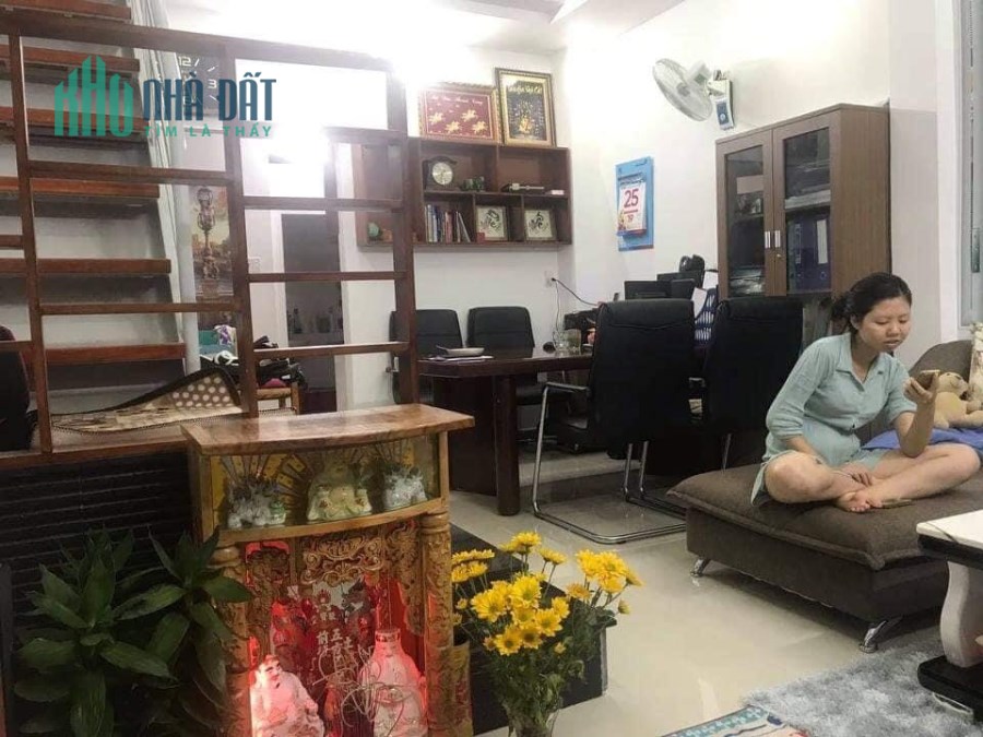 0932828672, Nhà 6.9 tỷ Nguyễn Đình Chiểu cách MT 10m, đang cho thuê 20tr/tháng.