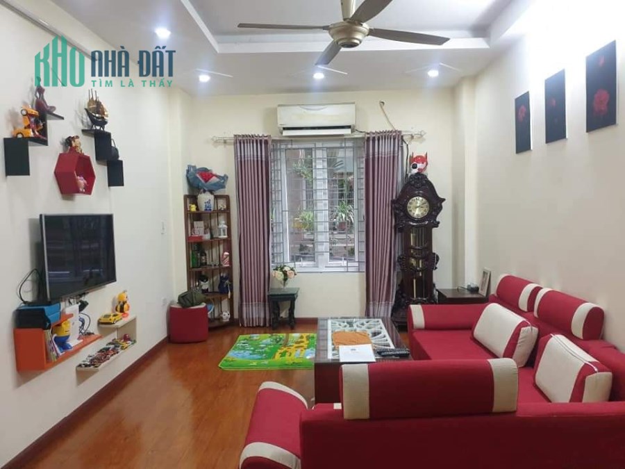 Bán nhà Nguyễn Văn Cừ 36m 5 tầng giá chỉ 3.05 tỷ. Ô TÔ TRÁNH CÁCH 10M