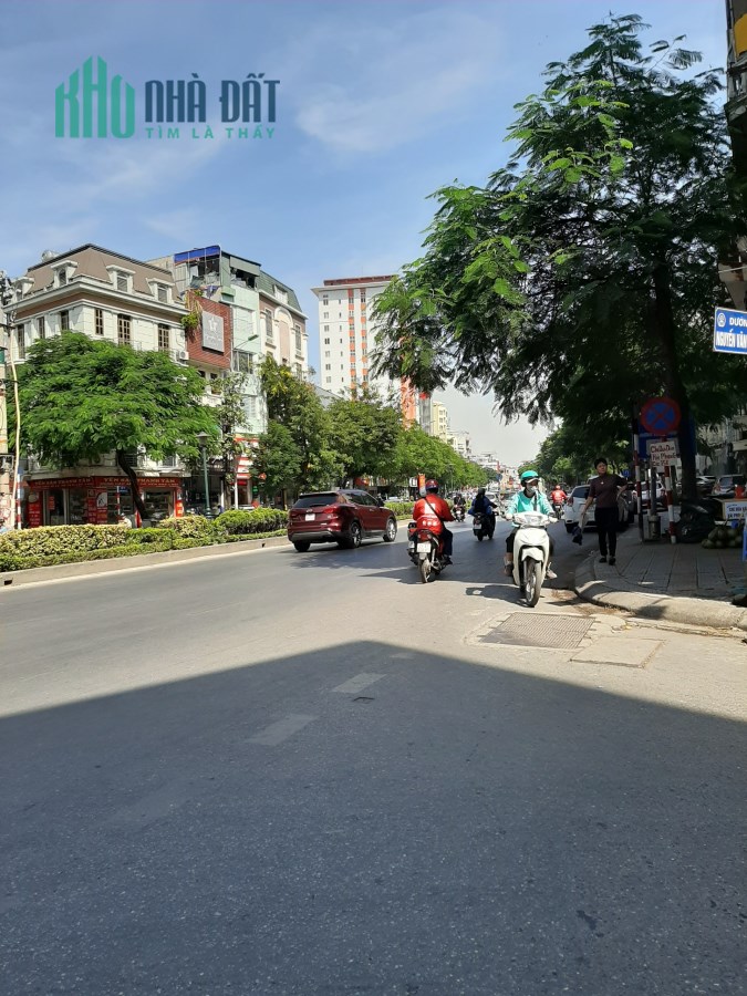 Bán nhà mặt phố Ngô Gia Tự, quận Long Biên, DT 196 m2, 3 tầng, VP, KD, giá chỉ 14.7 tỷ.