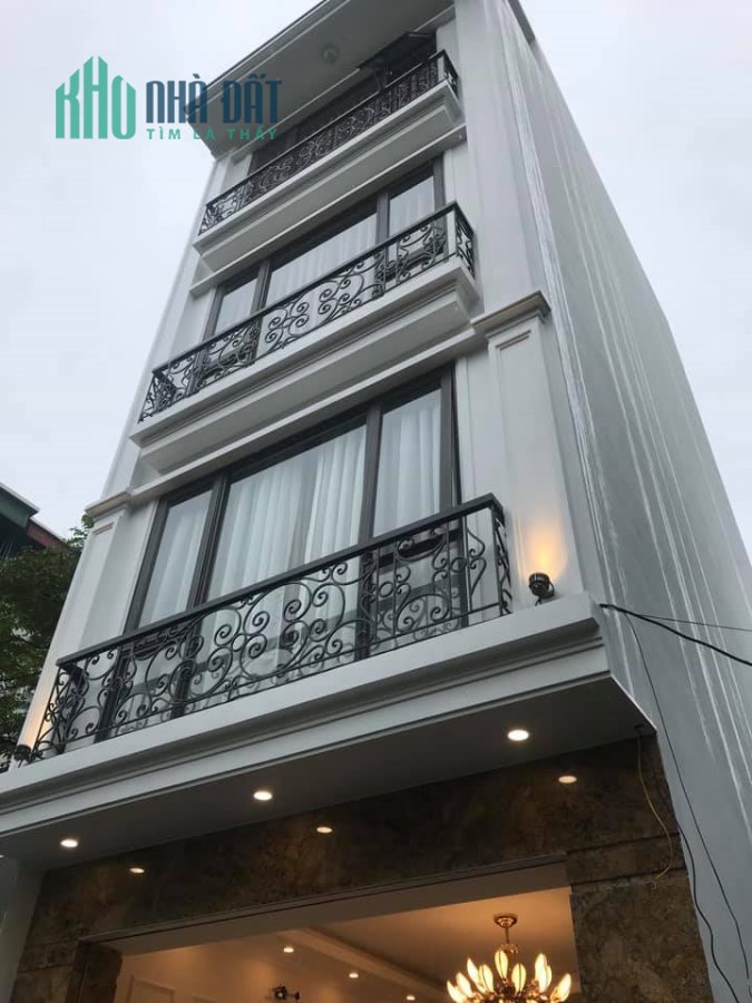 Bán nhà đầu phố Ngọc Lâm,70m,4 tầng,mt 4.5m,giá 5 tỷ.Lh:0989126619.