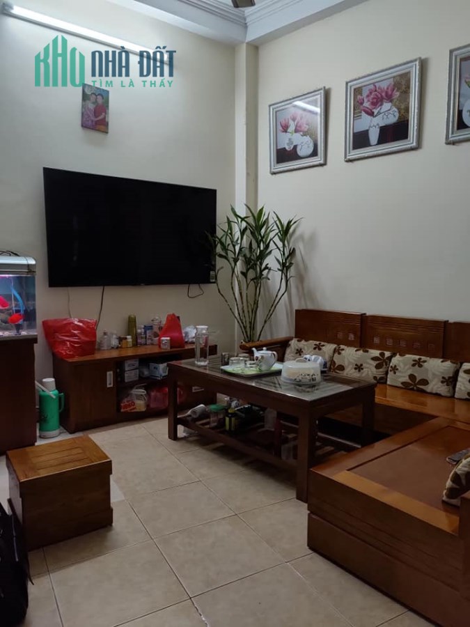 TUYỆT PHẨM TRUNG KÍNH - Ô TÔ ĐỖ CỬA - GIÁ DỄ THỞ NHẤT HÀ NỘI- 53M2  4TỶ.