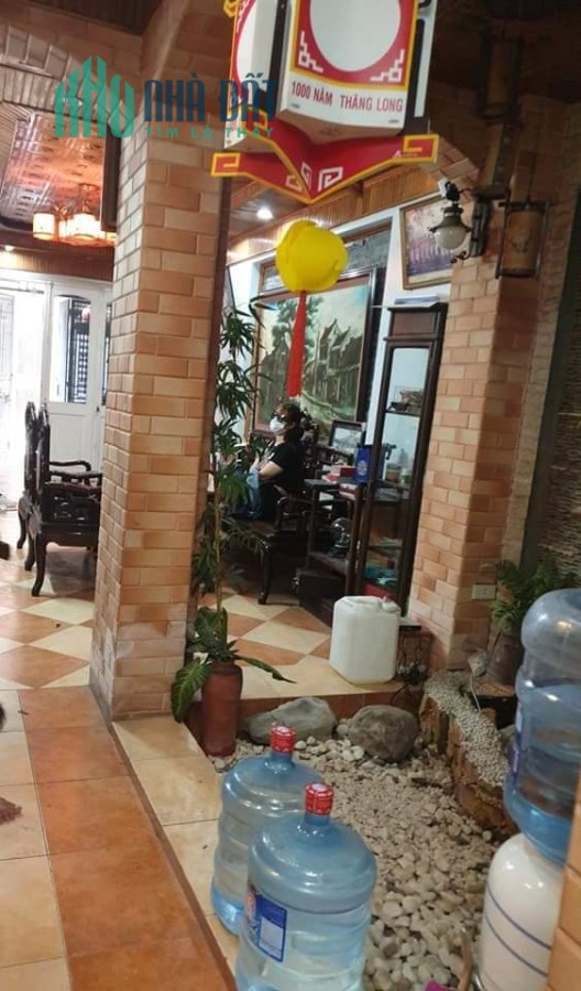 Khu phân lô cán bộ hàng không, ô tô tránh, nhà đẹp. 73m, 3 tầng, giá 5,35 tỷ.