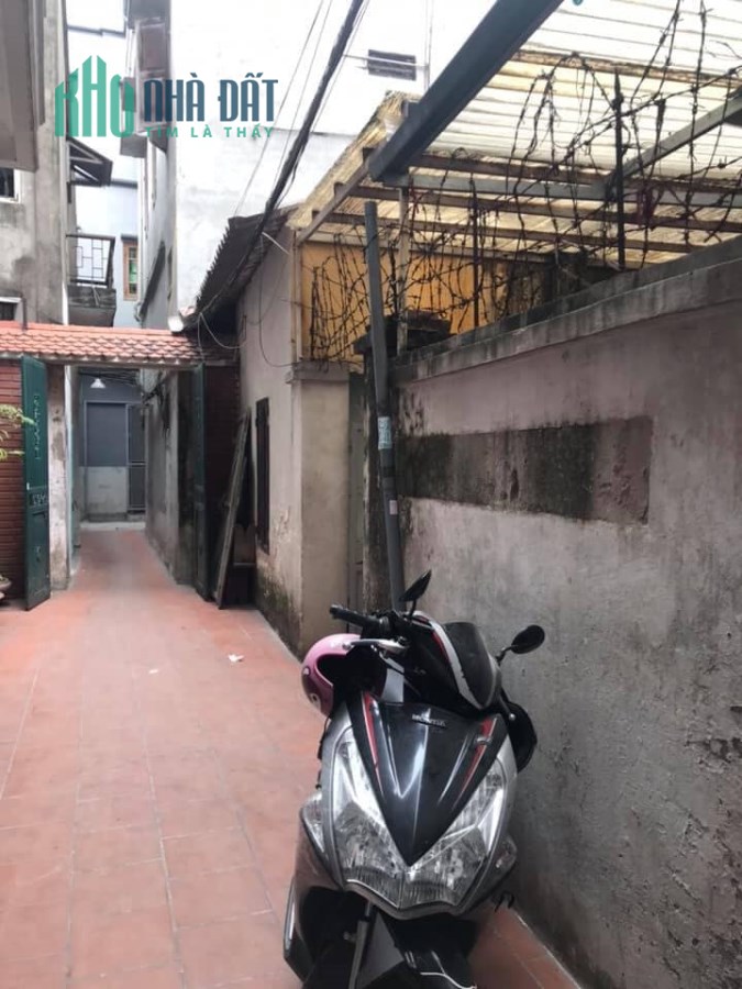 Bán nhà phố Lò Sũ, Hoàn Kiếm 24m2, cấp 4, MT 4.3m, 3.6 tỷ.