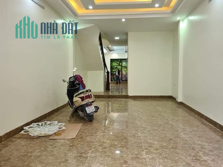 Nhà đẹp Hoa lâm long biên 32m 2,5 tỷ cách đương ngô gia tự 100m ô tô chánh