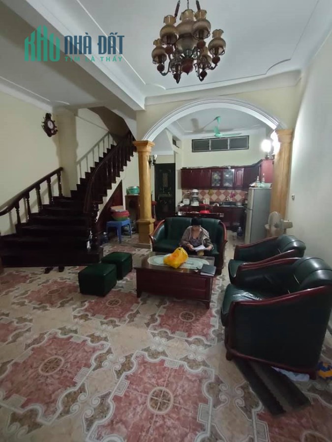 Bán nhà ngõ Núi Trúc, Ba Đình, ô tô vào nhà 72 m2 giá 12 tỷ.