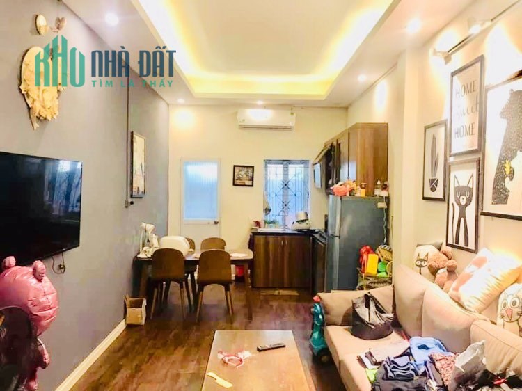 Nguyễn Trãi, ô tô, 2 thoáng, 37 m, 4 ngủ, 2.99 tỷ