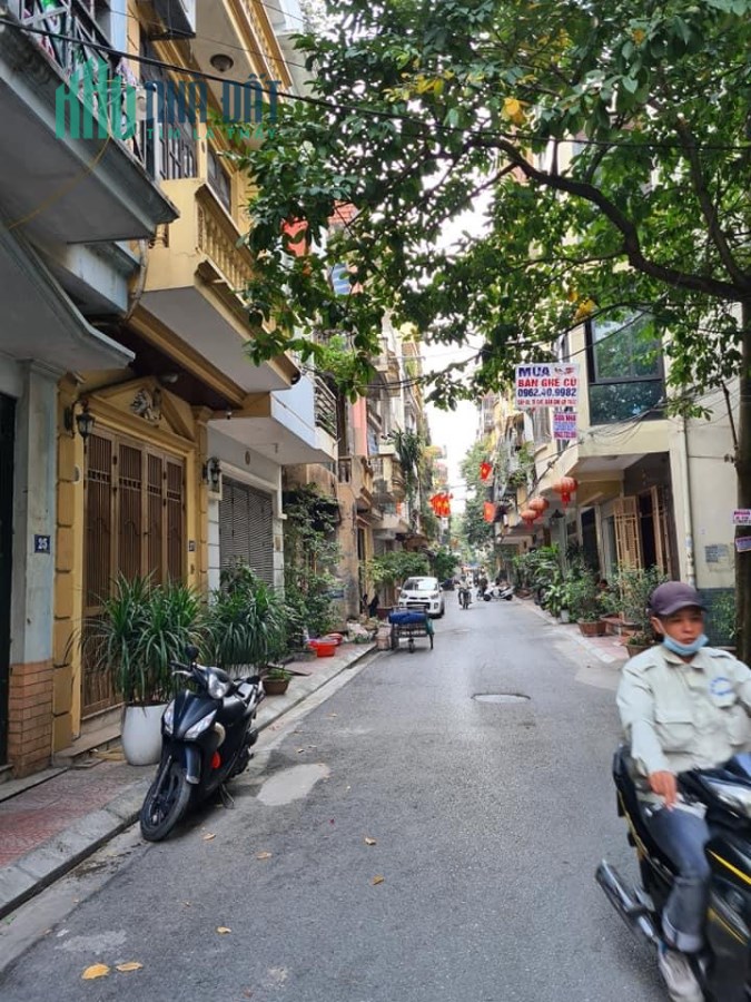 NGỌC LÂM-LB-PHÂN LÔ Ô TÔ TRÁNH-VỈA HÈ-VỊ TRÍ TRUNG TÂM PHỐ NGỌC LÂM-TẶNG TOÀN BỘ NỘI THẤT. 🌹