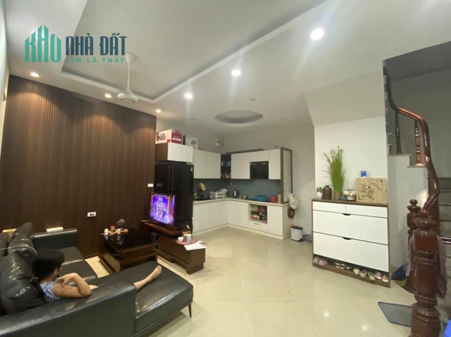 Bán nhà phố Ô Cách,vị trí gần trường,chợ,40m,4 tầng,giá 1,95 tỷ.Lh:0989126619.