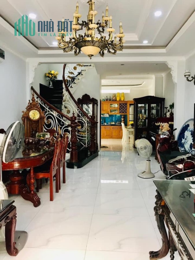 Bán gấp nhà HXH Cách Mạng Tháng Tám, Quận Tân Bình, ngang 5.2m, 4 tầng, Chỉ 12.9 tỷ. 0932828672.