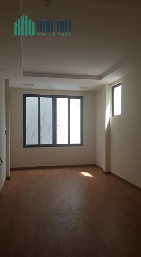 Bán nhà ngõ 218 Lạc long quân: 40m, 5 Tầng, cách ô tô, hồ tây 50m. Giá: 4,5 tỷ. LH: 0944828386