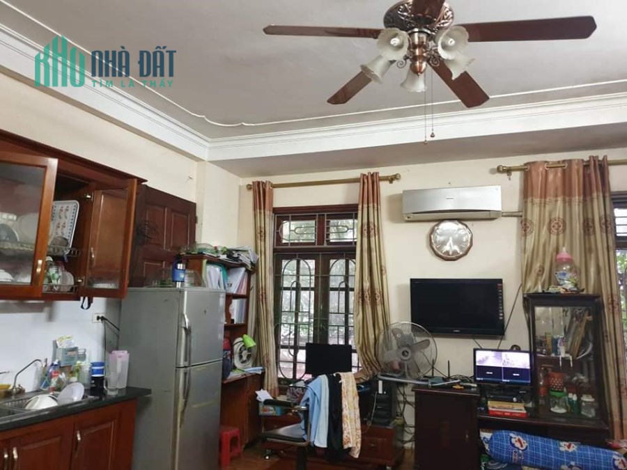 Bán nhà mặt phố Gia Quất,kinh doanh sầm uất,35 m ,giá 3,3tỷ.Lh:0989126619.