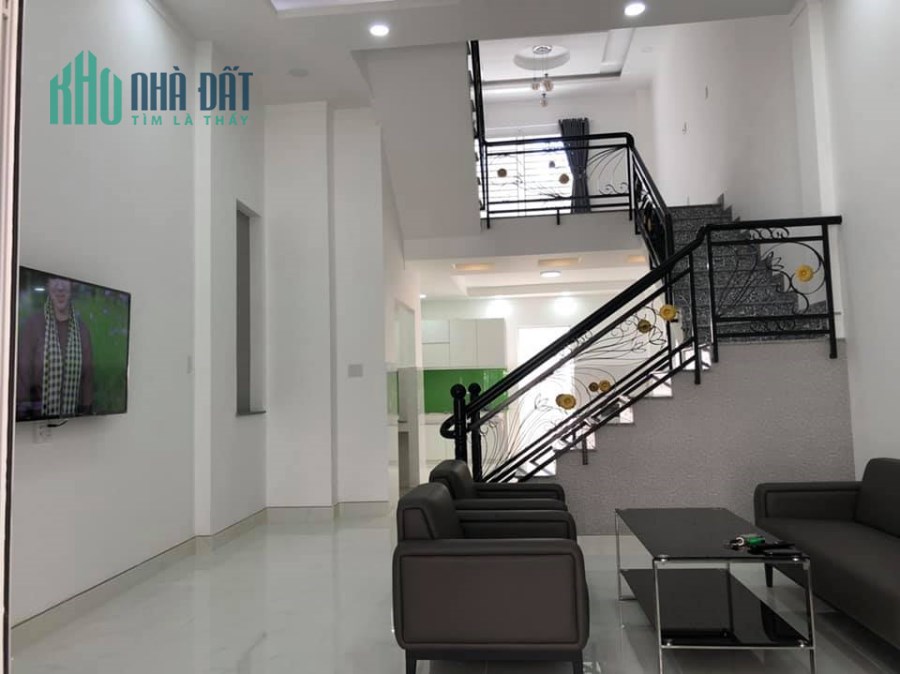 Xe hơi vào nhà Cách Mạng Tháng 8, 100m2, 4 tầng, Chỉ 12.9 tỷ. 0932828672.