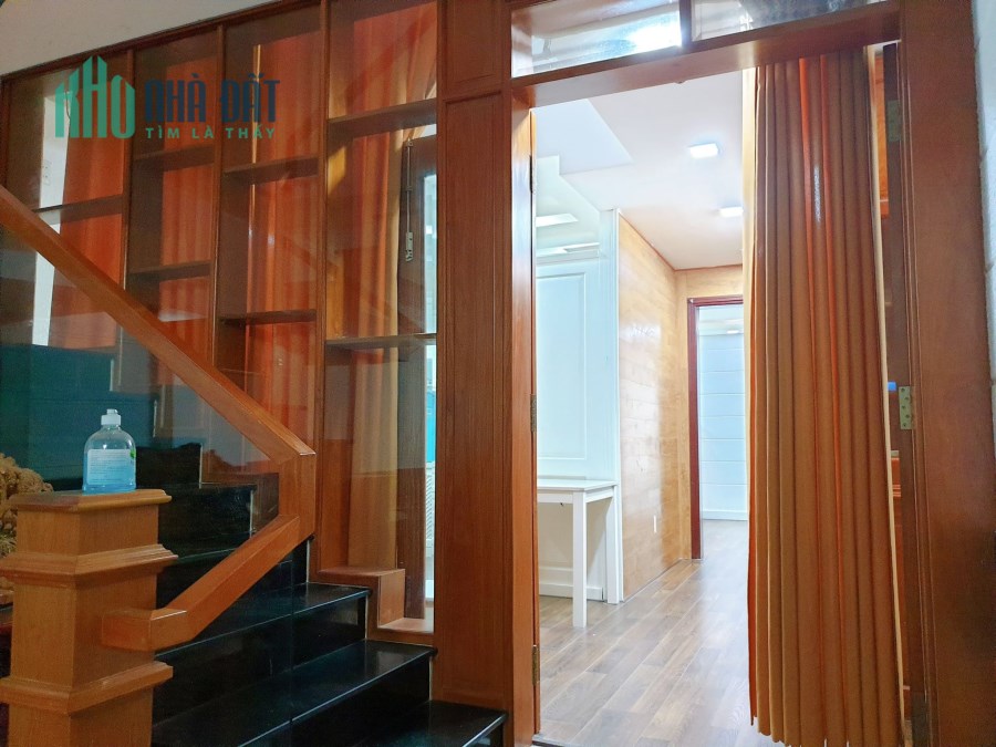 Căn hộ dịch vụ 3 sao 90m2 6 tầng cách mạng tháng 8 chỉ 13 tỷ 9