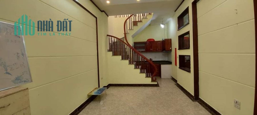Bán nhà riêng Giải Phóng, ngõ nông, 32m, MT 4m, chỉ 2.05 tỷ.
